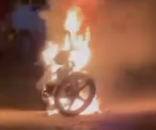 Kilis’te Şaşırtan Olay! Bölük Mahallesi’nde Motosikletini Ateşe Verdi